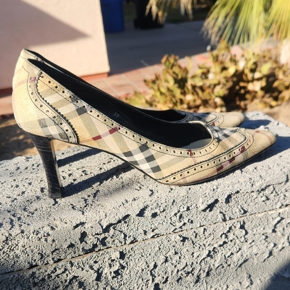 Authentic Vintage‎ Classic Check Burberry Heels - Picture 6 of 14